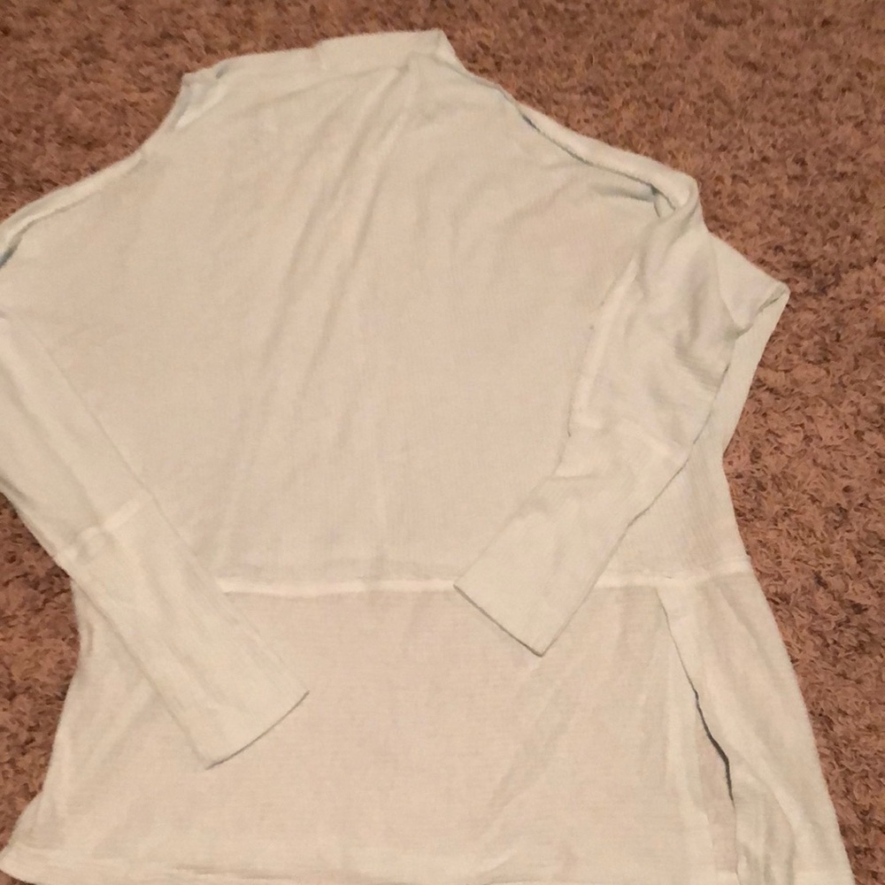Long sleeve ribbed shirt. Light mint green